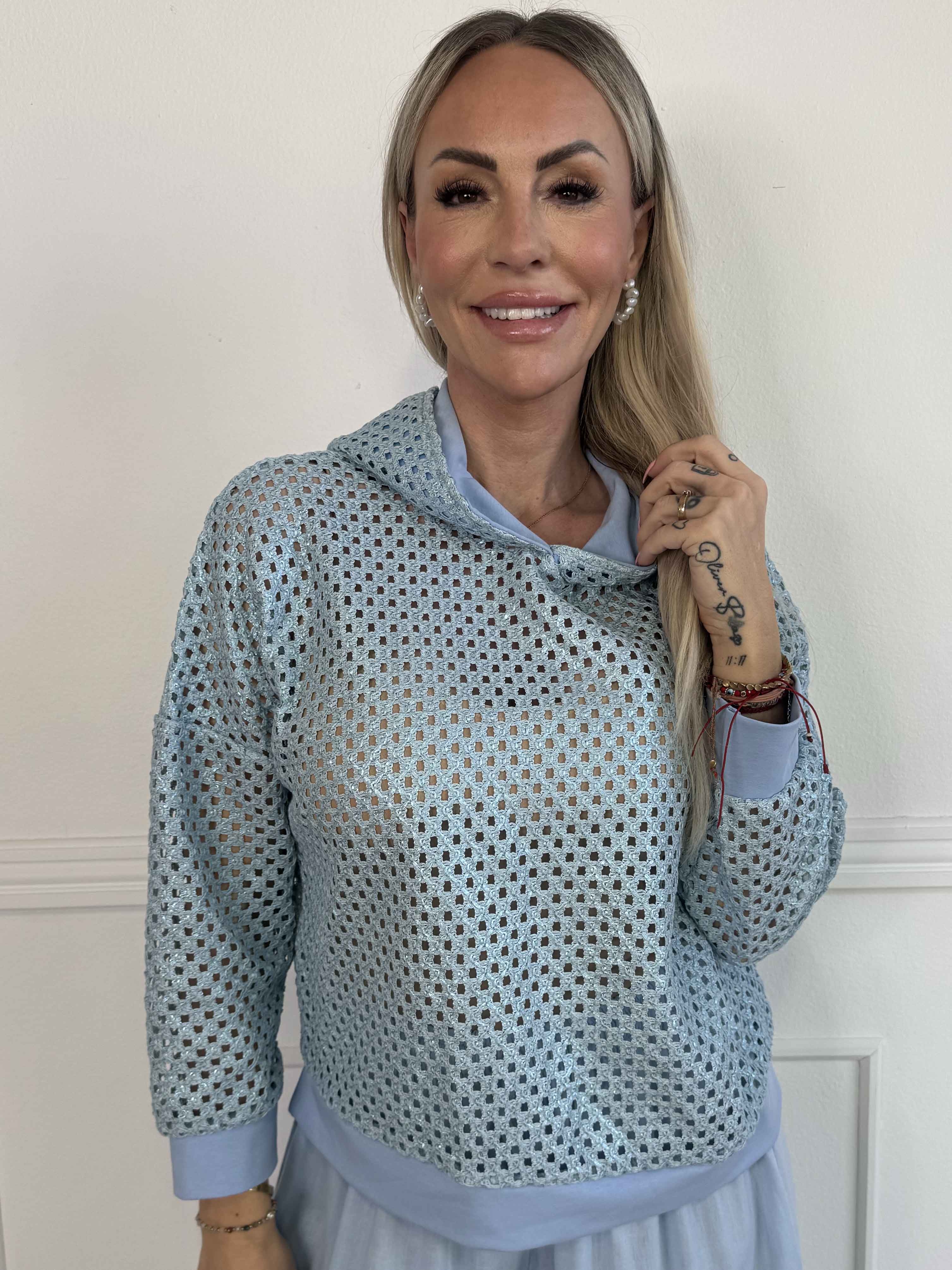 Martha - Hoodie i bomull med hålmönster och lätt glans